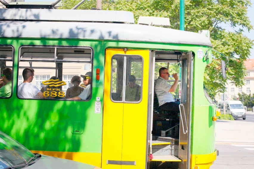 W czasie upału kierowcy i motorniczowie mogą korzystać z...