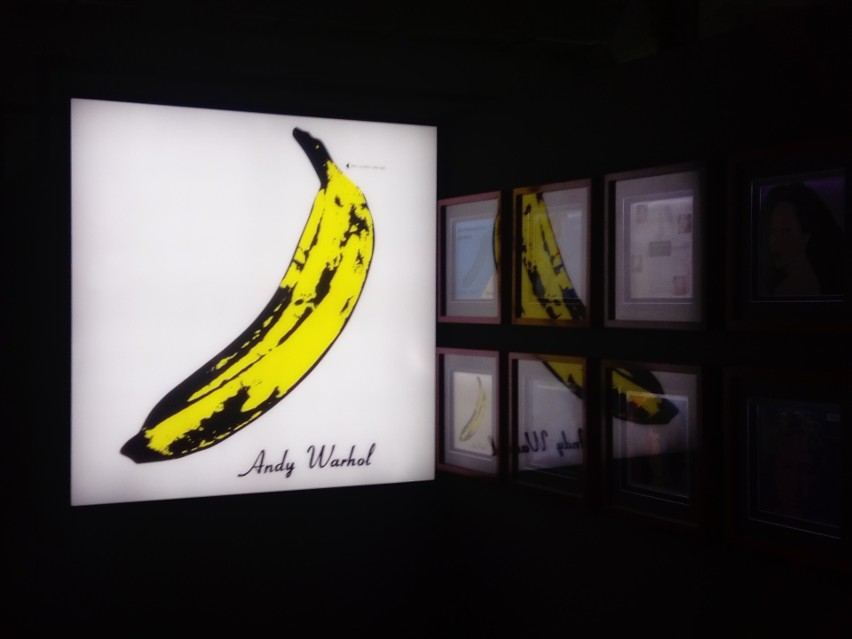 Zobacz dzieła Andy'ego Warhola i Salvadora Dalego przed wystawą. Kanapę, puszkę od zupy, opakowanie od lizaka [ZDJĘCIA]