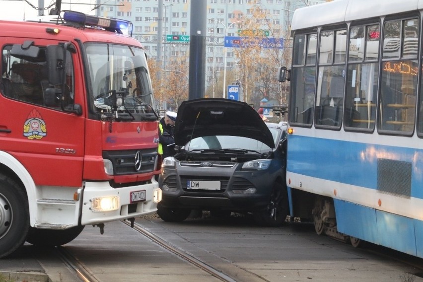 Wypadek we Wrocławiu przy ulicy Bardzkiej