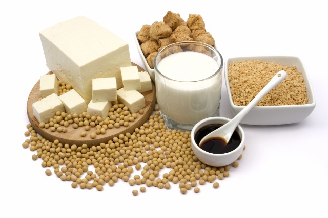 Wyroby sojoweMleka roślinne, choćby to z ziarna soi, mają inny skład niż mleko krowie czy kozie.
