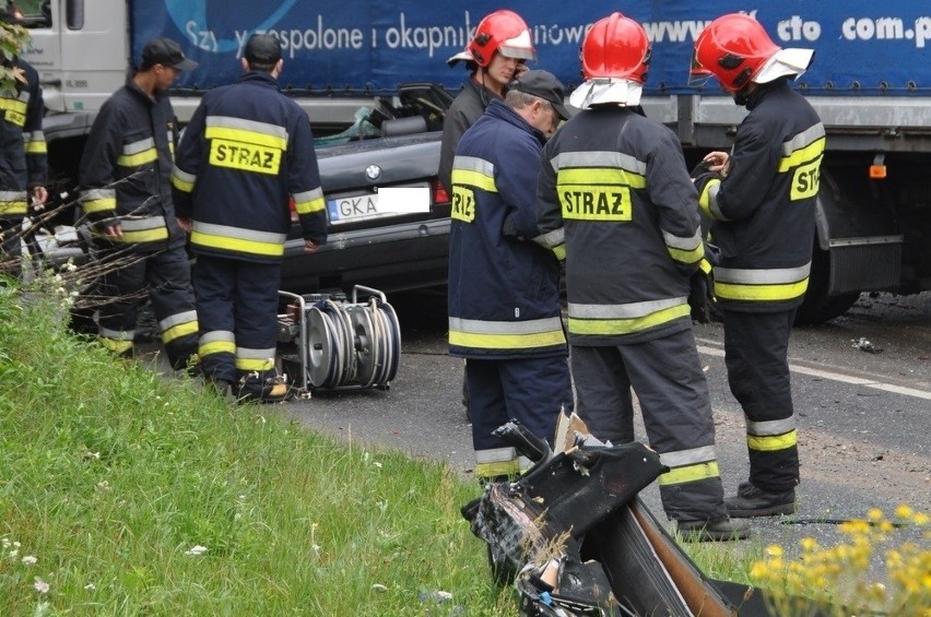 Powiat kartuski: Śmiertelny wypadek w Borkowie. Droga całkowicie zablokowana