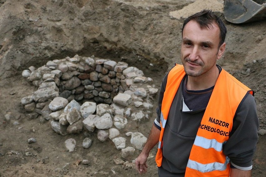 Studnię odkrył archeolog Arkadiusz Michalak
