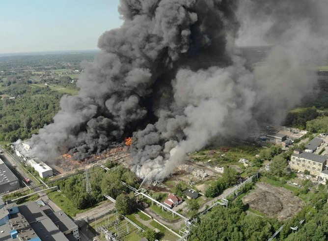 Znów pali się składowisko odpadów na terenie Boruty w Zgierzu