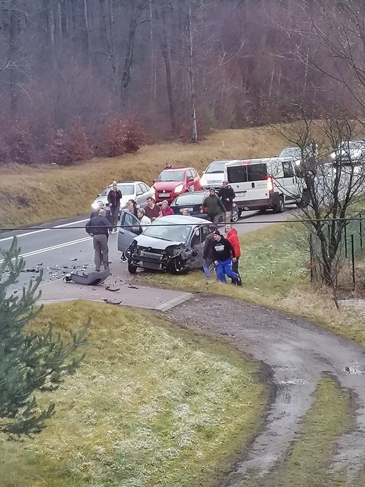 Groźny wypadek pod Polanicą. Droga nr 8 zablokowana