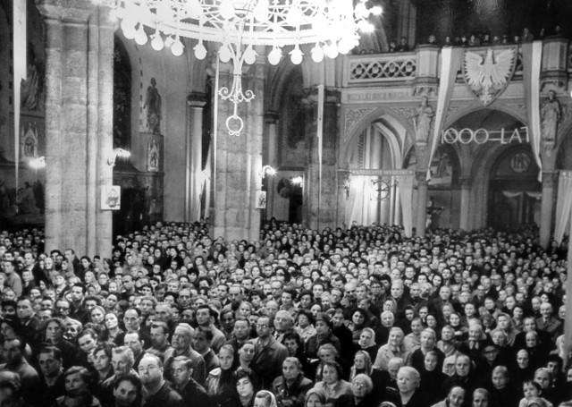 11 czerwca 1967 r. tłumy łodzian i mieszkańców naszego regionu przybyły do katedry, by wziąć udział w obchodach 1000-lecia chrztu Polski.