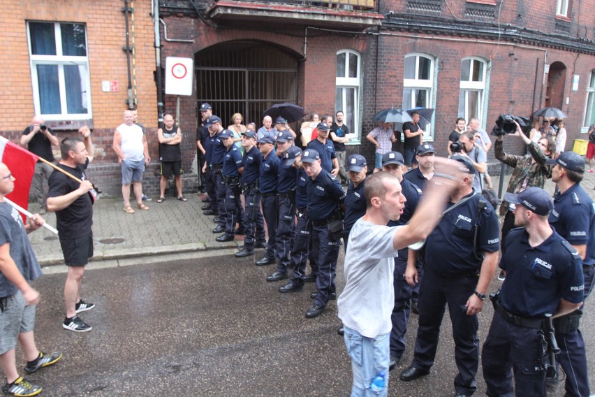 Chorzów: 3 sierpnia, pikieta przed Teatrem Rozrywki