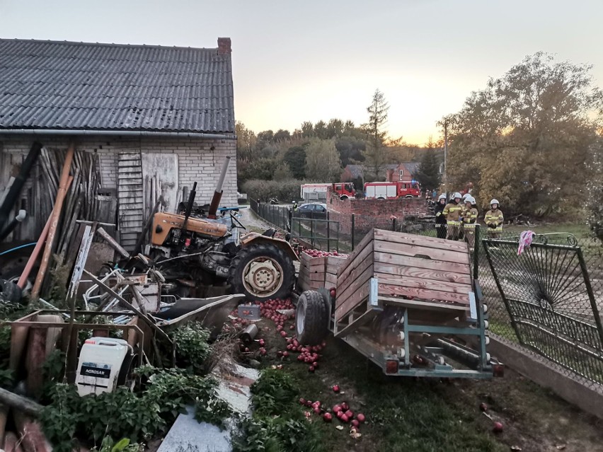 Wypadek podczas zbioru jabłek w miejscowości Łojowice w...