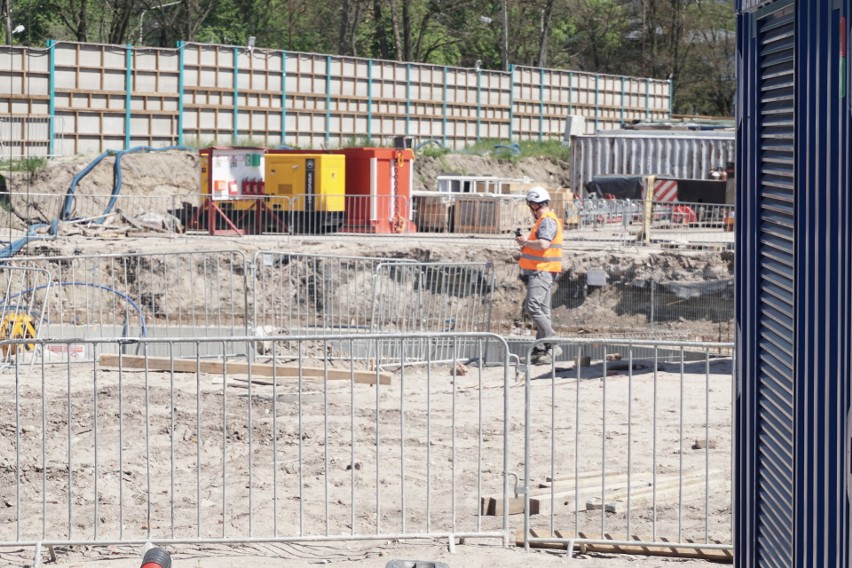 Budowa tunelu opóźniona o rok. Czy uda sie nadrobić stracony czas? Tarcze zagłębiają się coraz bardziej