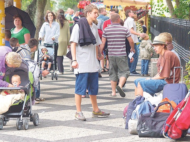 Poszukiwanie noclegu dopiero po przyjeździe nad morze to kiepski pomysł. Może się okazać, że wszystkie kwatery są już zajęte. 