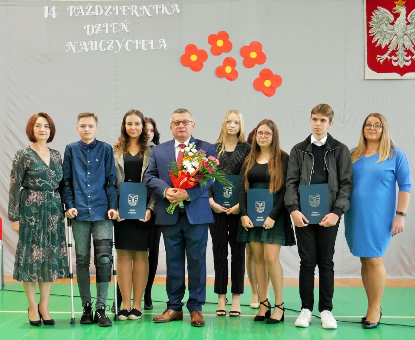 Wójt Grębowa wręczył stypendia najzdolniejszym licealistom. Oto oni [ZDJĘCIA]