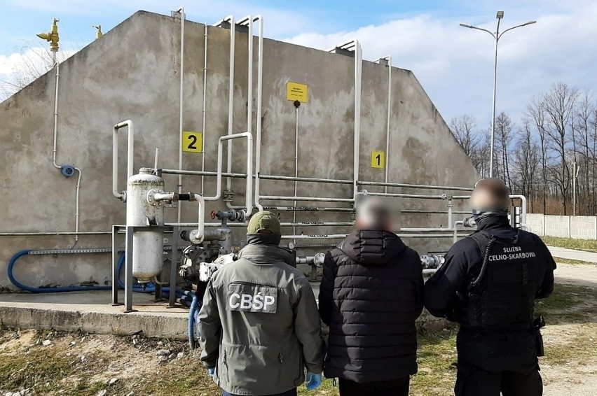 17 zatrzymanych. Podlaska KAS razem z CBŚP rozbiły gang handlujący gazem [zdjęcia, video]