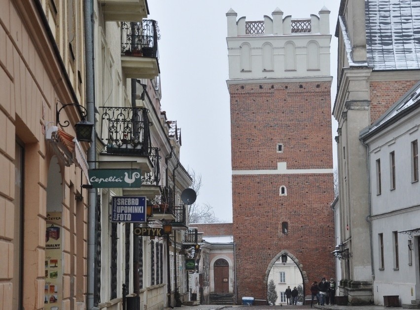 Uwaga mieszkańcy i turyści. Słynna Brama Opatowska w Sandomierzu zostanie zamknięta. Zobacz na ile dni?