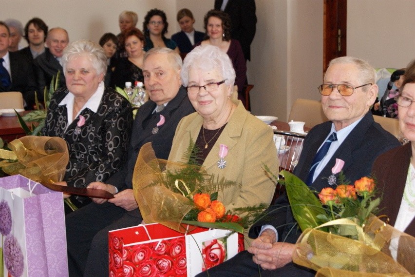 ŻNIN. Oni są razem od 50 lat! Pięć par świętowało jubileusze w ratuszu
