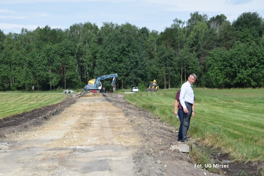 Długo wyczekiwana droga we wsi Trębowiec prawie gotowa! Zobaczcie stan prac (ZDJĘCIA)