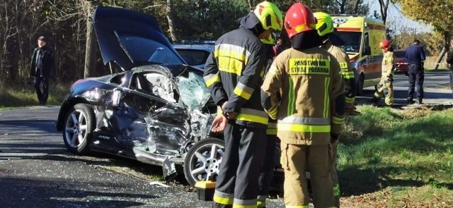 Pościg za samochodem pod Częstochową. Uciekinier zderzył się z autobusem pełnym dzieci