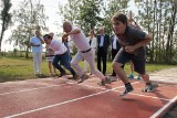 Prezydent Inowrocławia w blokach startowych. Nowa bieżnia w SP nr 16 otwarta [zdjęcia]