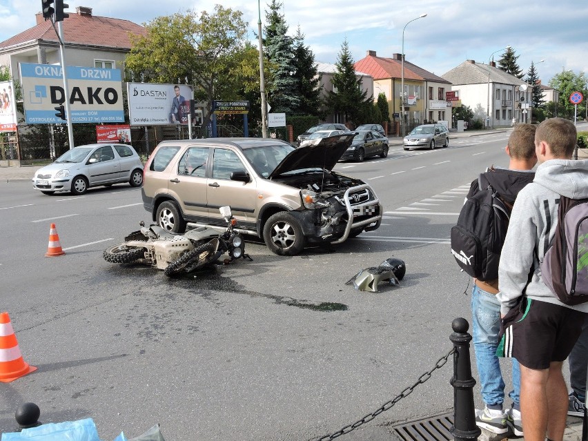 Wypadek przy dworcu PKS. Motocyklista w szpitalu (ZDJĘCIA, WIDEO)