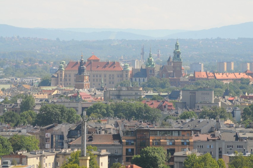 Bez wymogu zapewnienia miejsc parkingowych jest szansa na...