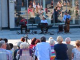 Koncertmistrz Filharmonii Zielonogórskiej - Jakub Kotowski - wraz z przyjaciółmi zagrał koncert promenadowy. Zobaczcie zdjęcia [GALERIA]