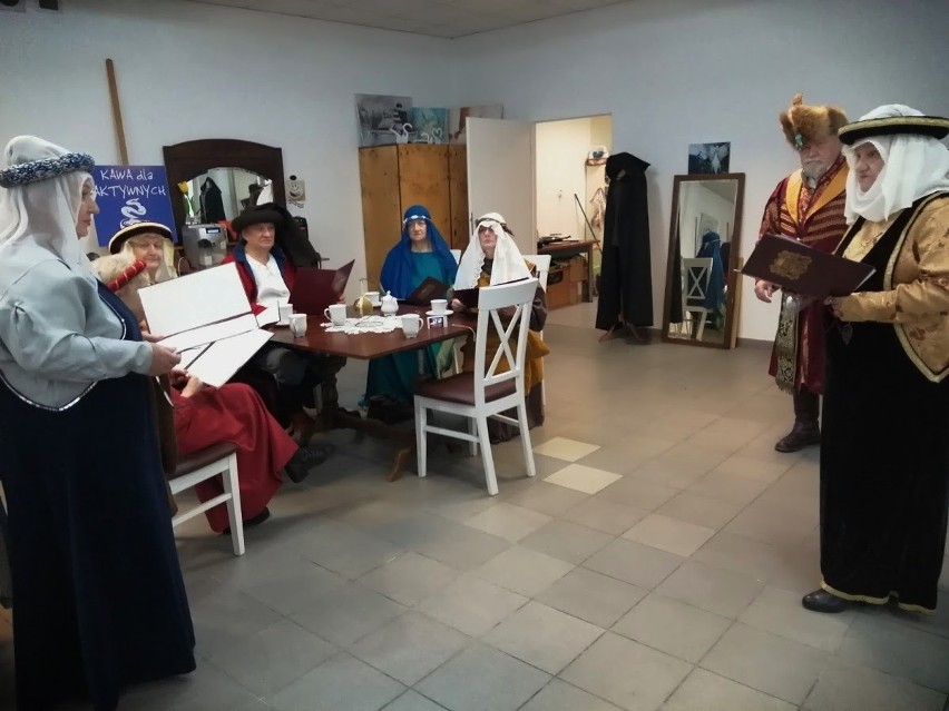 Kawiarenka Społeczna w Radomiu rozpoczyna nową serię spotkań online. Jej członkowie nakręcają film historyczny