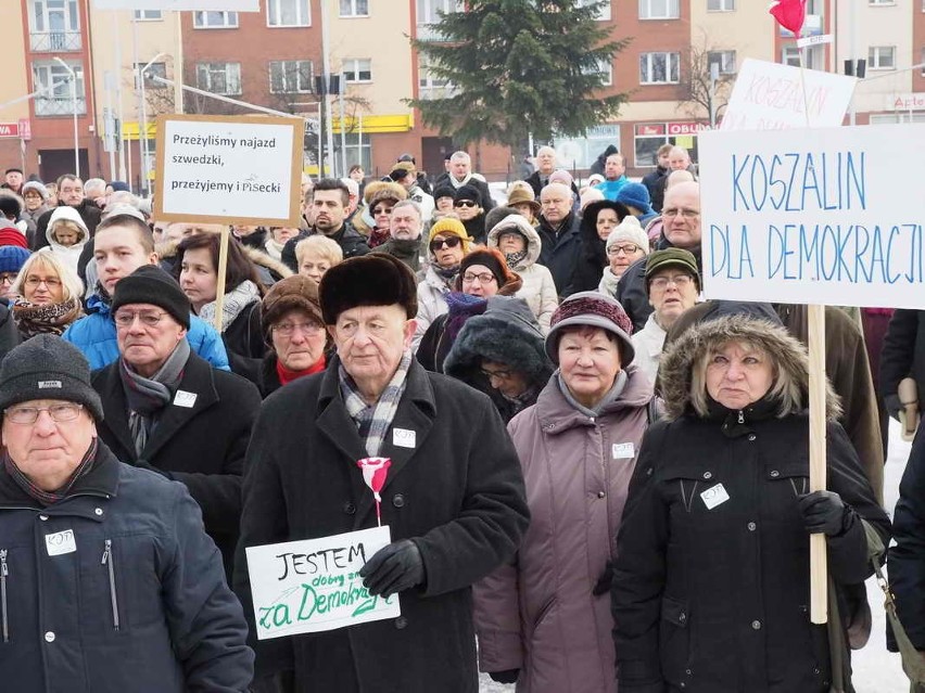 Demonstracja KOD w Koszalinie zgromadziła około 400 osób.