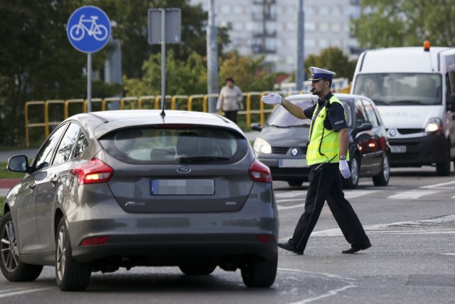 Dzisiaj i przez najbliższe dni ruchem na skrzyżowaniach z ulicą Wolności kierować będą słupscy policjanci.