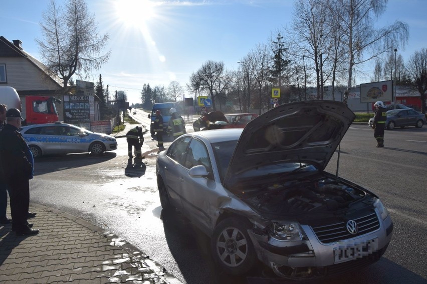 Wypadek na skrzyżowaniu w Suchedniowie. Jedna osoba w szpitalu
