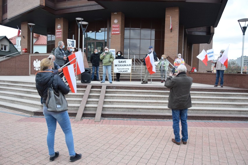 Protest w obronie sędziów w Tarnobrzegu (ZDJĘCIA)