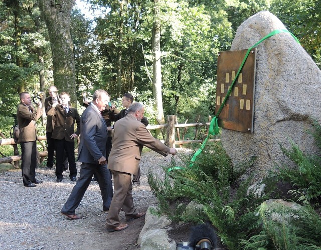 90 lat Lasów Państwowych - odsłonięcie tablicy w Dretyniu