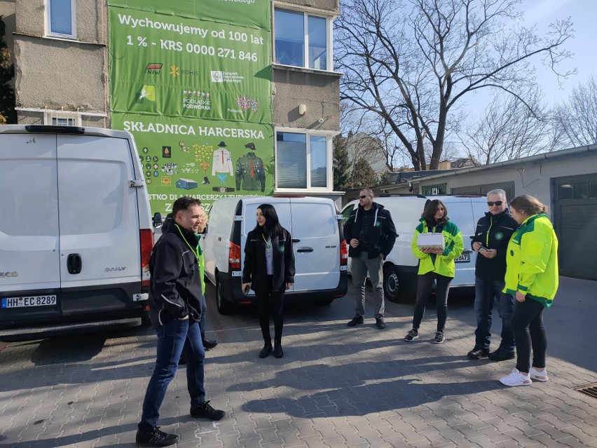  ZHP Chorągiew Białostocka przyjęła dary od policjantów z Berlina na rzecz potrzebujących z Ukrainy [ZDJĘCIA]