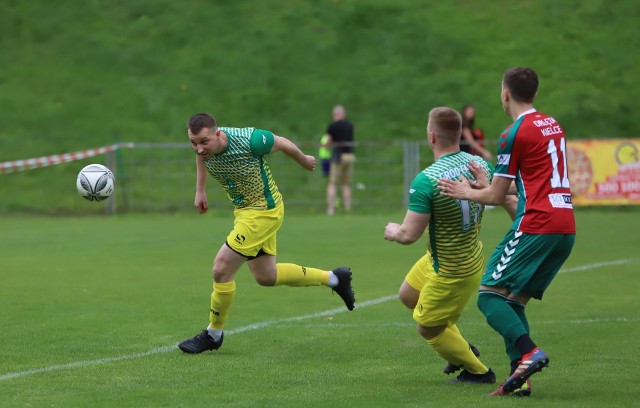 W najciekawszym meczu Orlęta Kielce wygrały 2:1 z Grodem Ćmińsk.