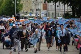 Częstochowa. Pielgrzymka Rybnicka dotarła na Jasną Górę. W ostatnim dniu pątnicy szli w deszczu 