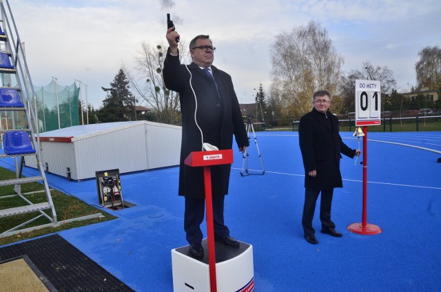 W listopadzie ubiegłego roku Jan Grabkowski dokonał uroczystego otwarcia stadionu lekkoatletycznego w Puszczykowie