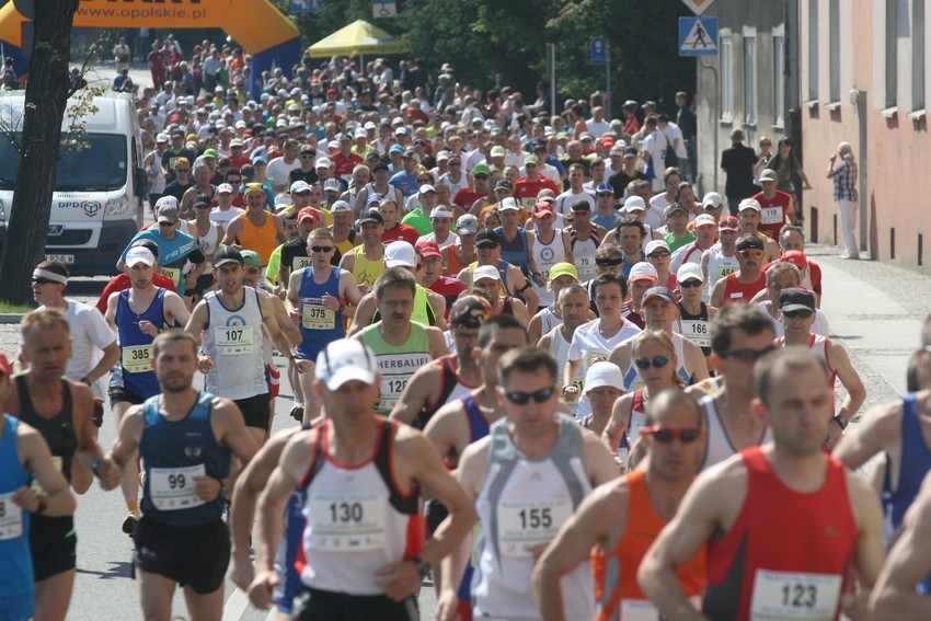 Ponad 320 zawodników pobieglo w I Opolskim Maratonie