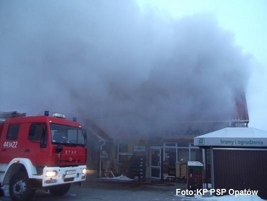 Pożar w sklepie z materiałami budowlanymi w Lipniku