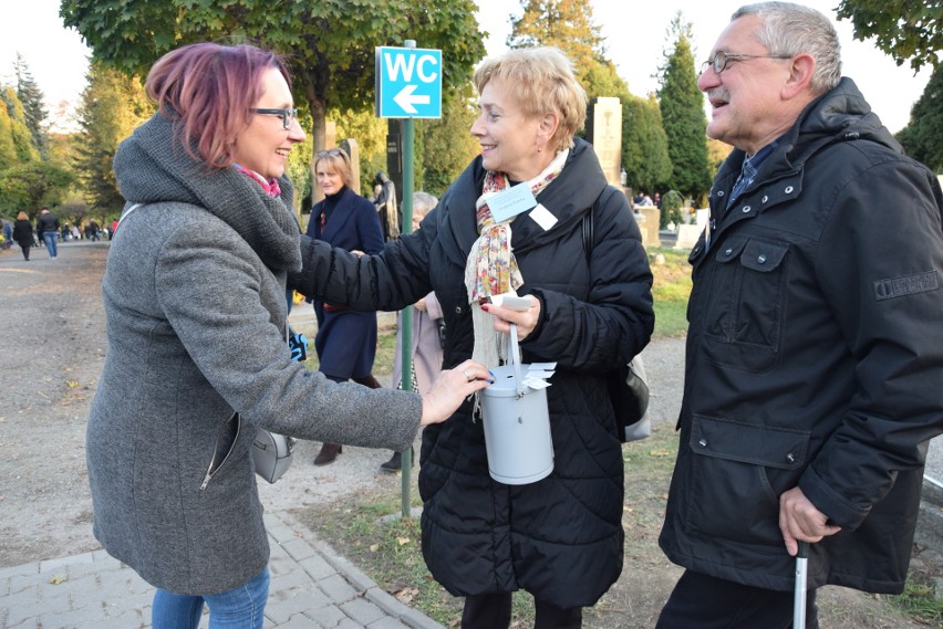 Kwesta na cmentarzu komunalnym w Cieszynie. Pieniądze pójdą na ratowanie grobów zasłużonych ludzi 