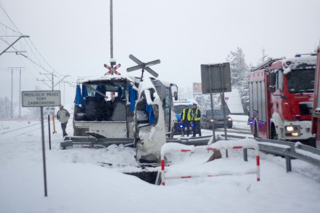 Tydzień temu doszło do wypadku busa na feralnym skrzyżowaniu. Kierowca nie zdążył zjechać z przejazdu kolejowego. W busa uderzył pociąg