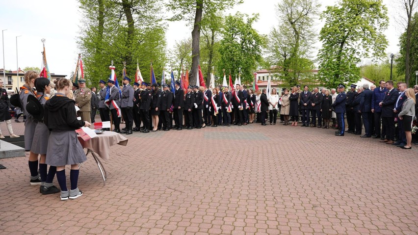 Święto Konstytucji 3 Maja obchodzono w Kozienicach. Była uroczystość pod Pomnikiem Niepodległości. Zobaczcie zdjęcia