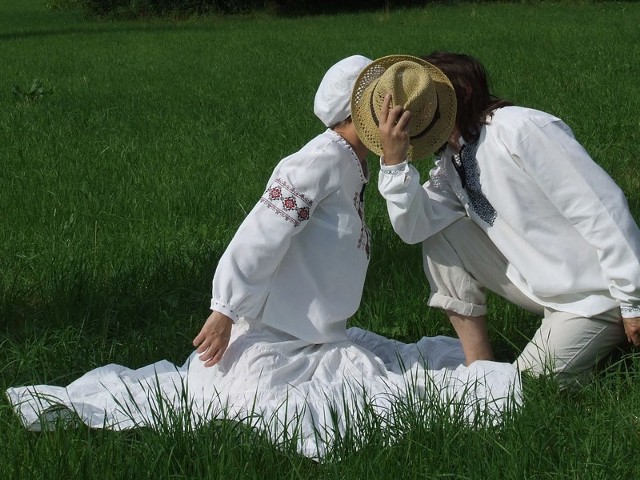 Na wystawę złożą się autorskie kolekcje odzieży lnianej.