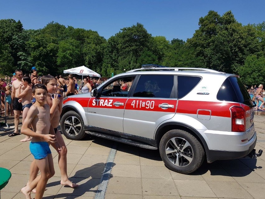 Pokazy strażaków na basenie w Bytomiu ZDJĘCIA