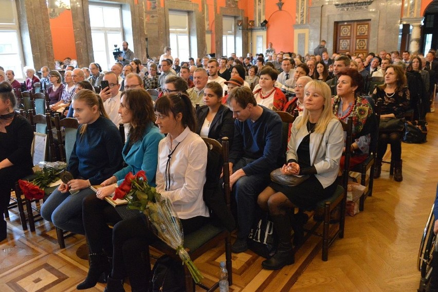 W Kielcach wręczono statuetki i wyróżnienia Świętokrzyskich Burzycieli Barier imienia Anny Sowy [ZDJĘCIA] 