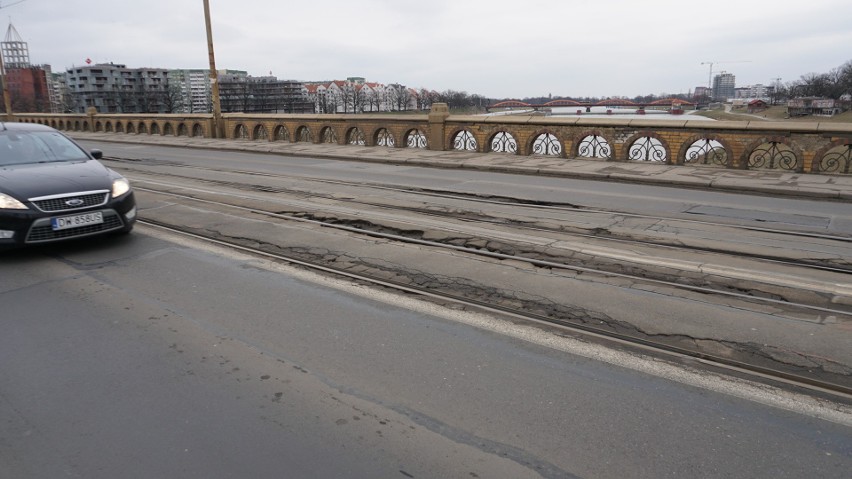 Zamknięty most Osobowicki dla tramwajów. Jadą objazdami