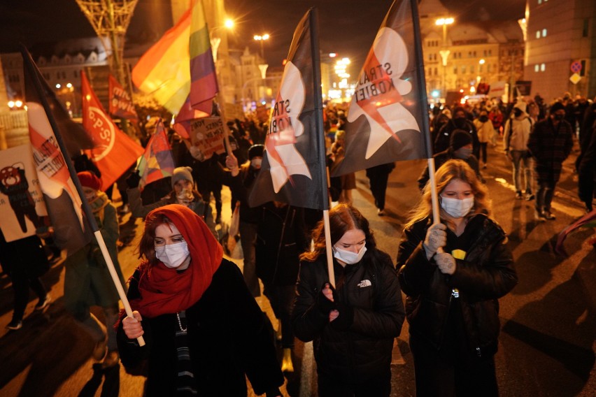 Kolejny raz kobiety wyszły protestować na ulicach Poznania....