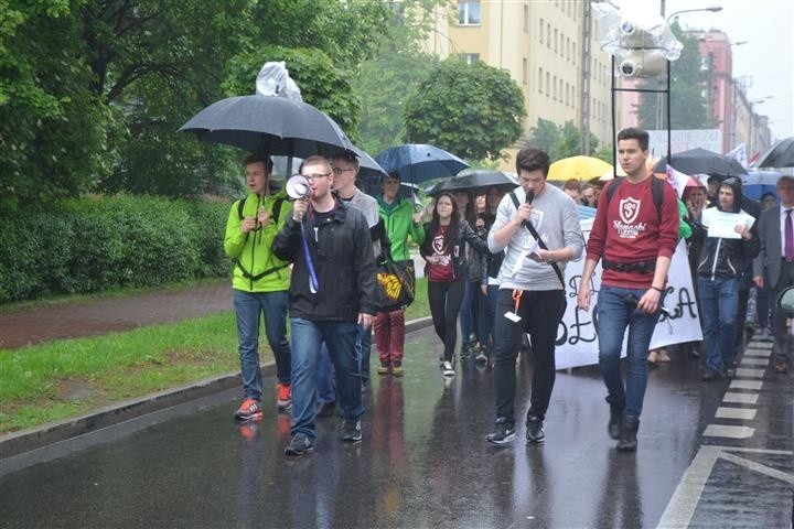 Częstochowa: Protest w obronie I Liceum Ogólnokształcącego...