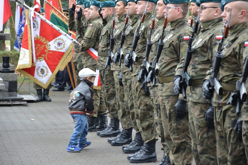 Najpierw były uroczystości na cmentarzu przy Pomniku...