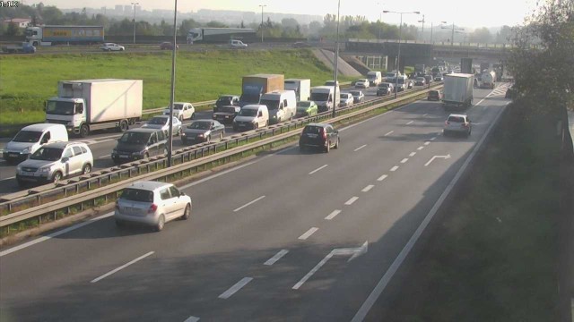 Autostrada A4. Korek na obwodnicy Krakowa po kolizji dwóch samochodów