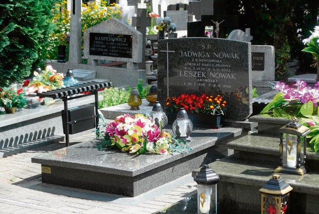 Była Miss Bydgoszczy, JADWIGA REWOLIŃSKA - NOWAK  spoczywa razem z mężem na cmentarzu na Bielawkach