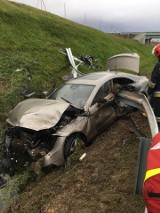 Żółtki. Wypadek koło Choroszczy. Mercedes rozbił się na S8 (zdjęcia)