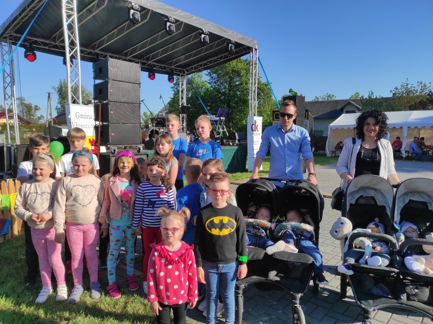 Piknik Rodzinny w Kurzelowie w gminie Włoszczowa. Zjazd bliźniaków. Wspaniale bawiły się tłumy mieszkańców. Zobacz zdjęcia