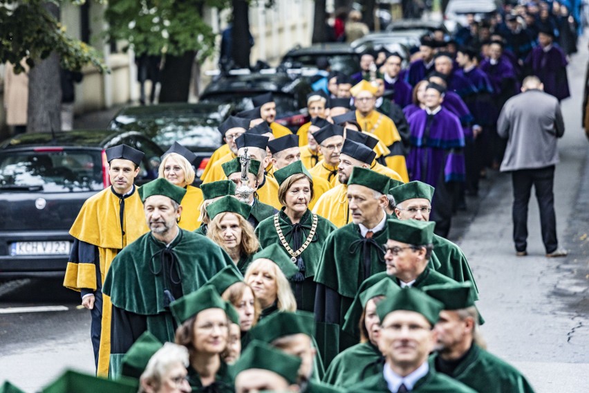 Kraków. Inauguracja roku akademickiego na UJ. Prof. Jacek Popiel: "Świat nas po raz kolejny zaskoczył"